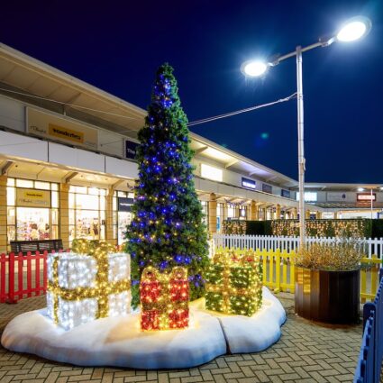 Have an Amazing Christmas experience at Lakeside Village