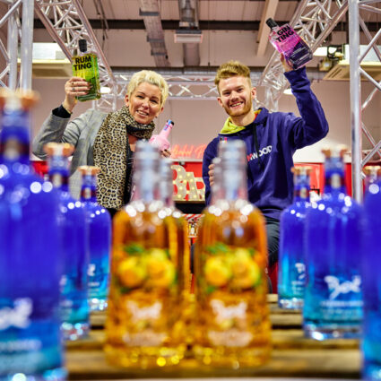 <strong>New seasonal gift store pops up at Lakeside Village</strong>