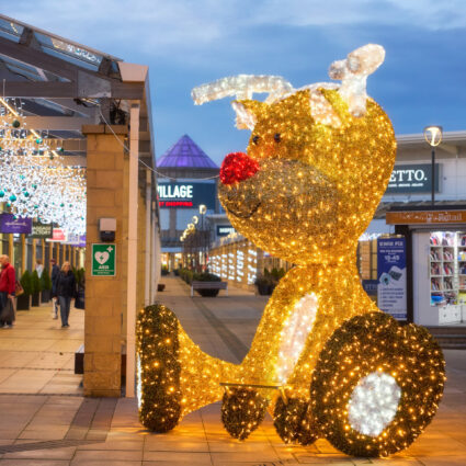 <strong>Christmas launches in style at Lakeside Village</strong>